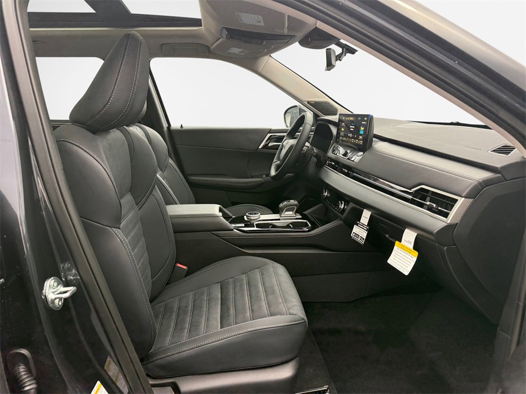 New 2025 Mitsubishi Outlander SE image 25