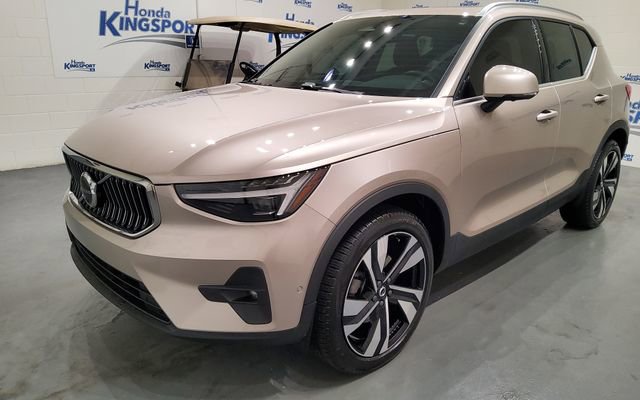 Used 2024 Volvo XC40 B5 Plus w/ Protection Package Premier AWD/4WD image 5
