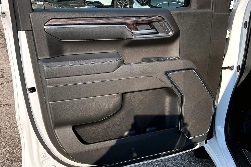 Used 2025 Chevrolet Silverado 1500 LT image 24