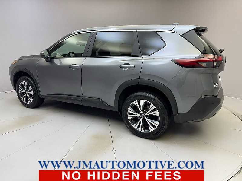 Used 2023 Nissan Rogue SV image 3