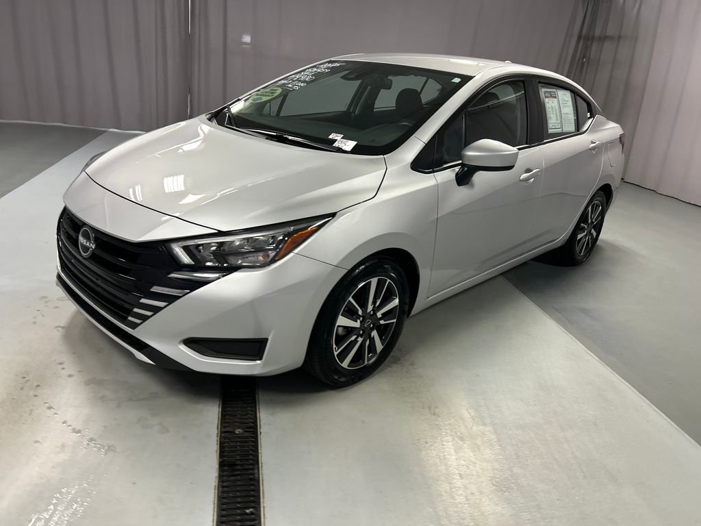 Used 2025 Nissan Versa SV FWD image 3