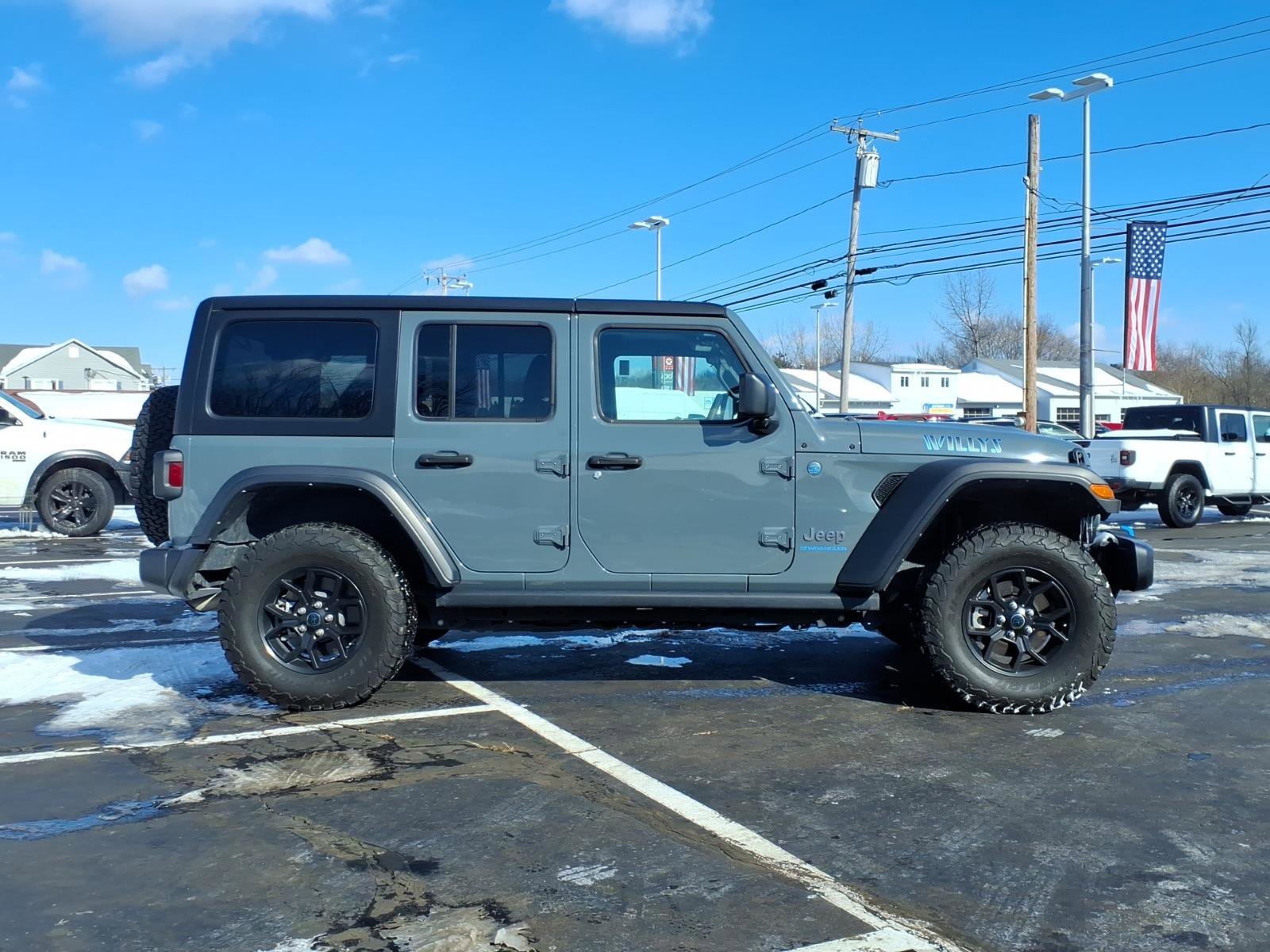 Used 2024 Jeep Wrangler Unlimited AWD/4WD image 2