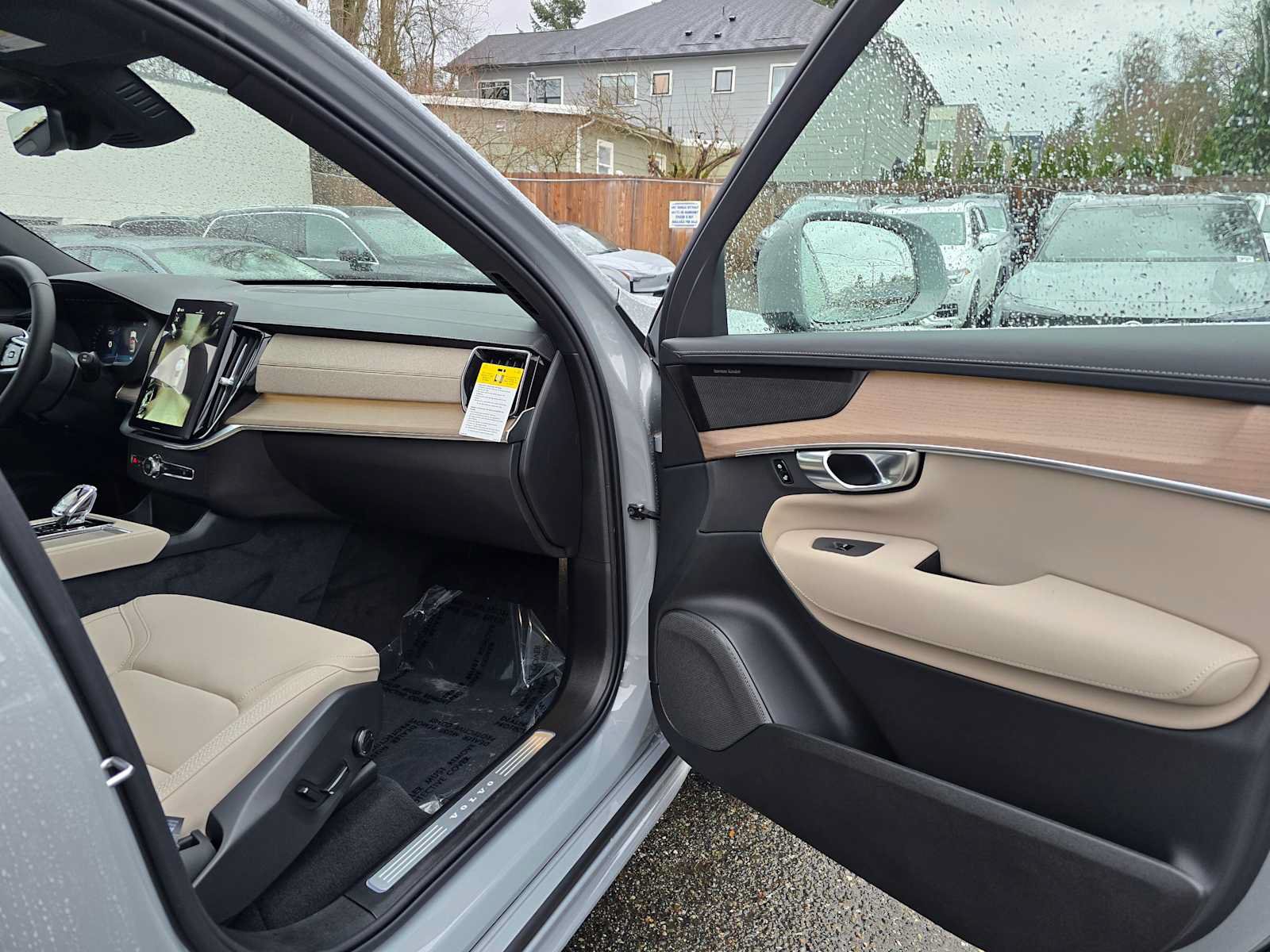 New 2026 Volvo XC90 B6 Plus w/ Protection Package Premier AWD/4WD image 10