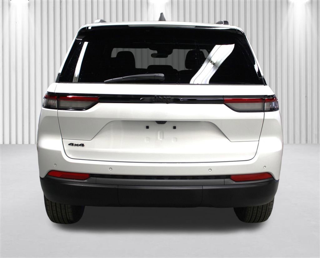 New 2026 Jeep Grand Cherokee Altitude image 4