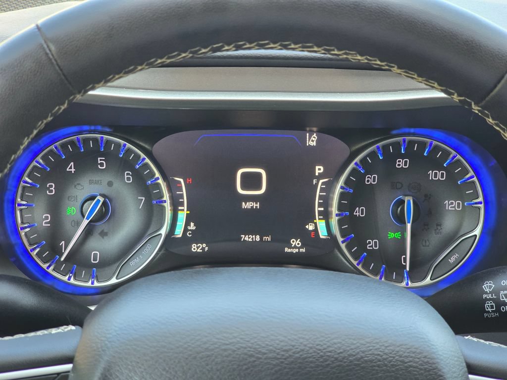 Used 2024 Chrysler Pacifica Touring-L FWD image 31