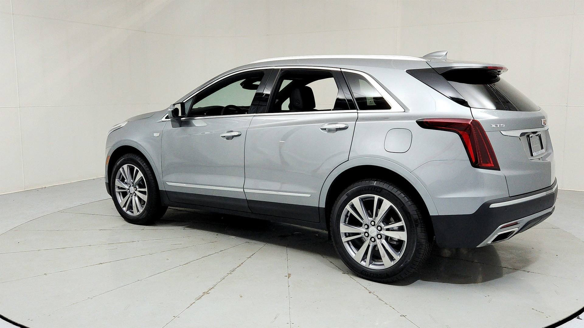 Used 2025 Cadillac XT5 Premium Luxury w/ LPO, Floor Liner Package FWD image 3