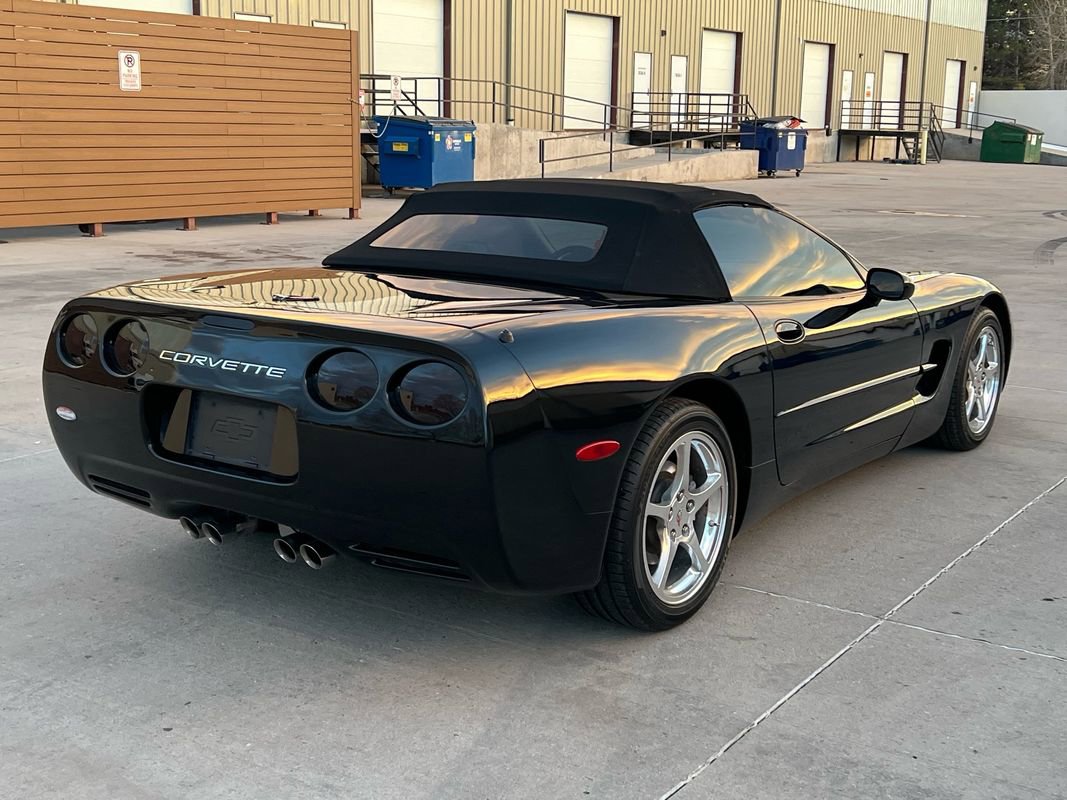 Used 2004 Chevrolet Corvette Convertible w/ Preferred Equipment Group image 3