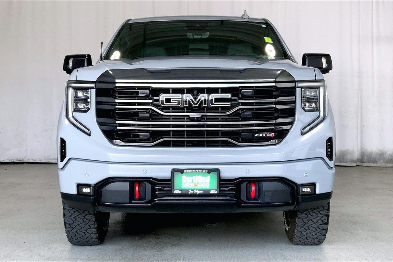 Used 2024 GMC Sierra 1500 AT4 w/ Technology Package AWD/4WD image 2