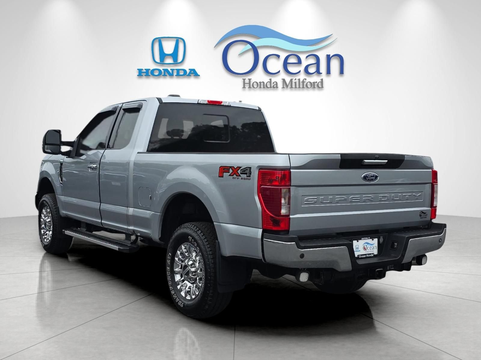 Used 2022 Ford F350 XLT w/ XLT Premium Package AWD/4WD image 5