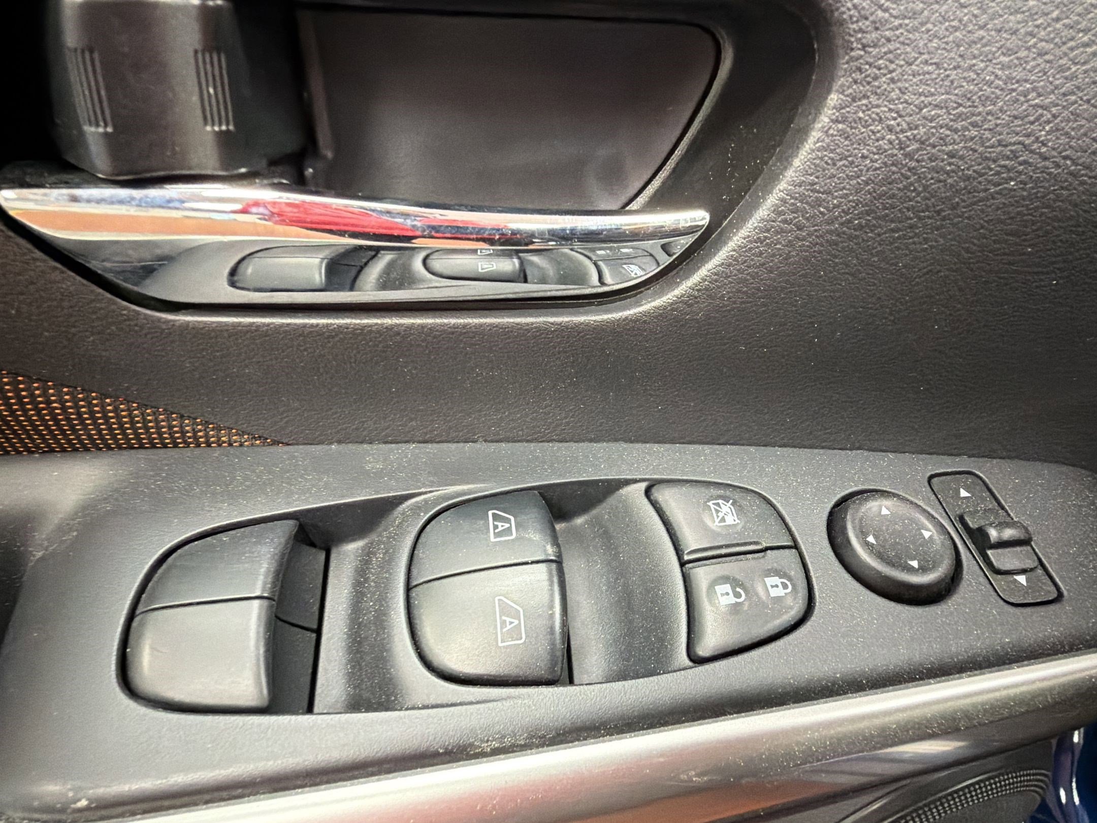 Used 2020 Nissan Kicks SR w/ Exterior Package image 11