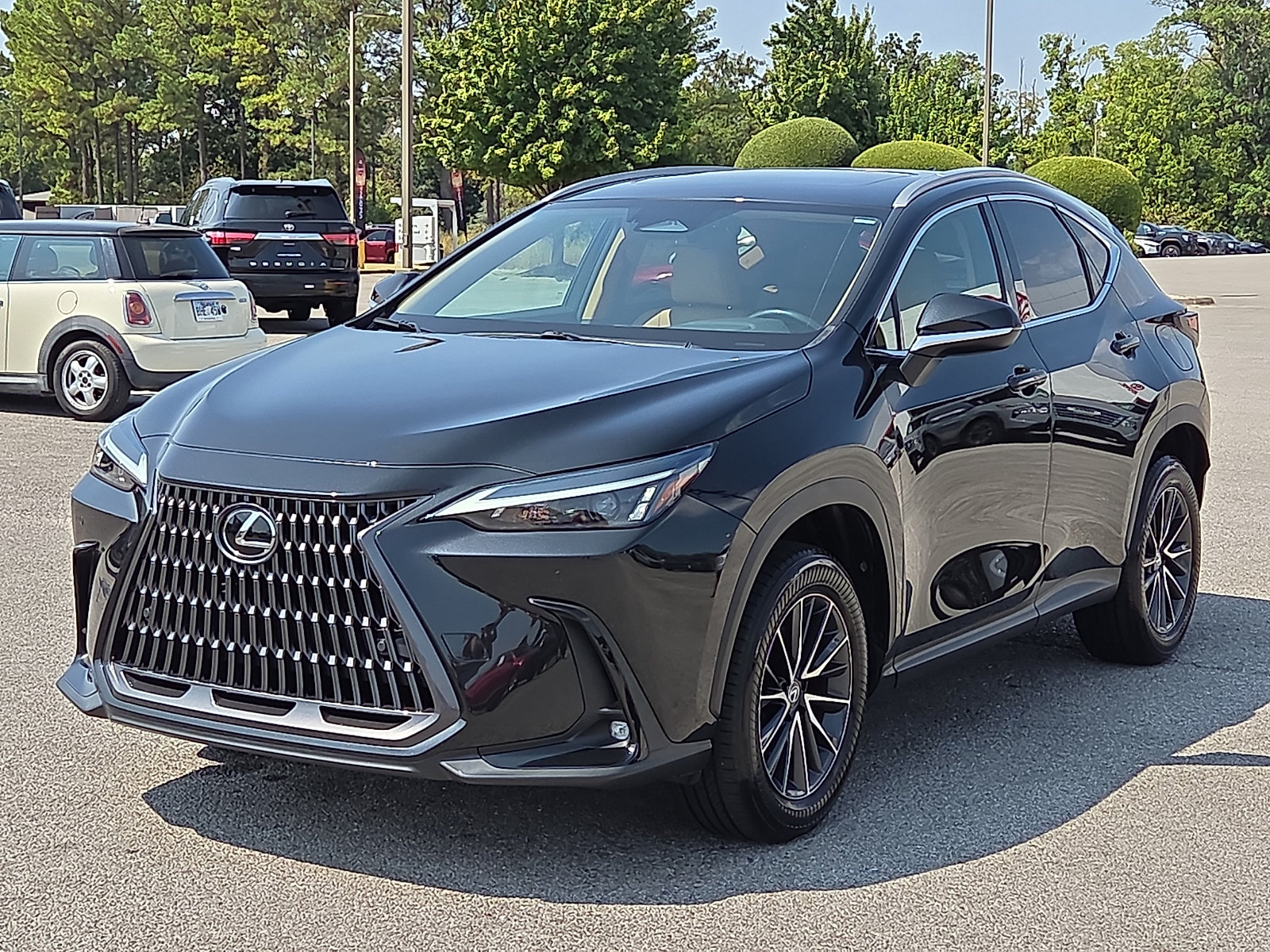 Used 2024 Lexus NX 250 FWD image 2
