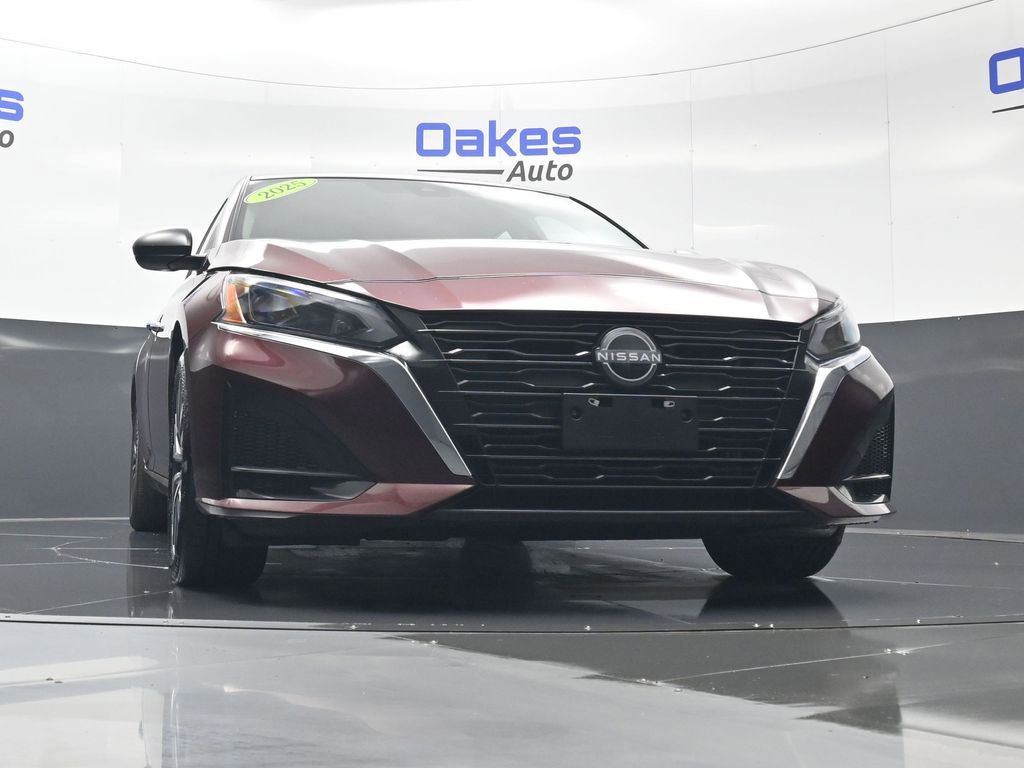 Used 2025 Nissan Altima 2.5 SV image 37
