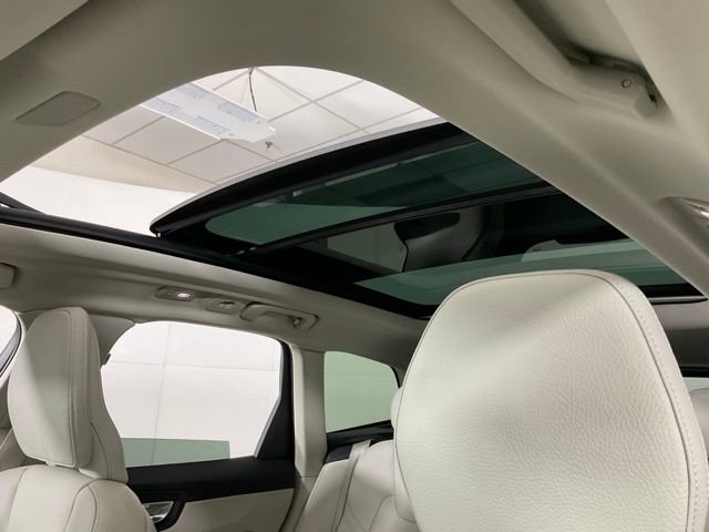 Certified 2023 Volvo XC60 B5 Plus AWD/4WD image 21