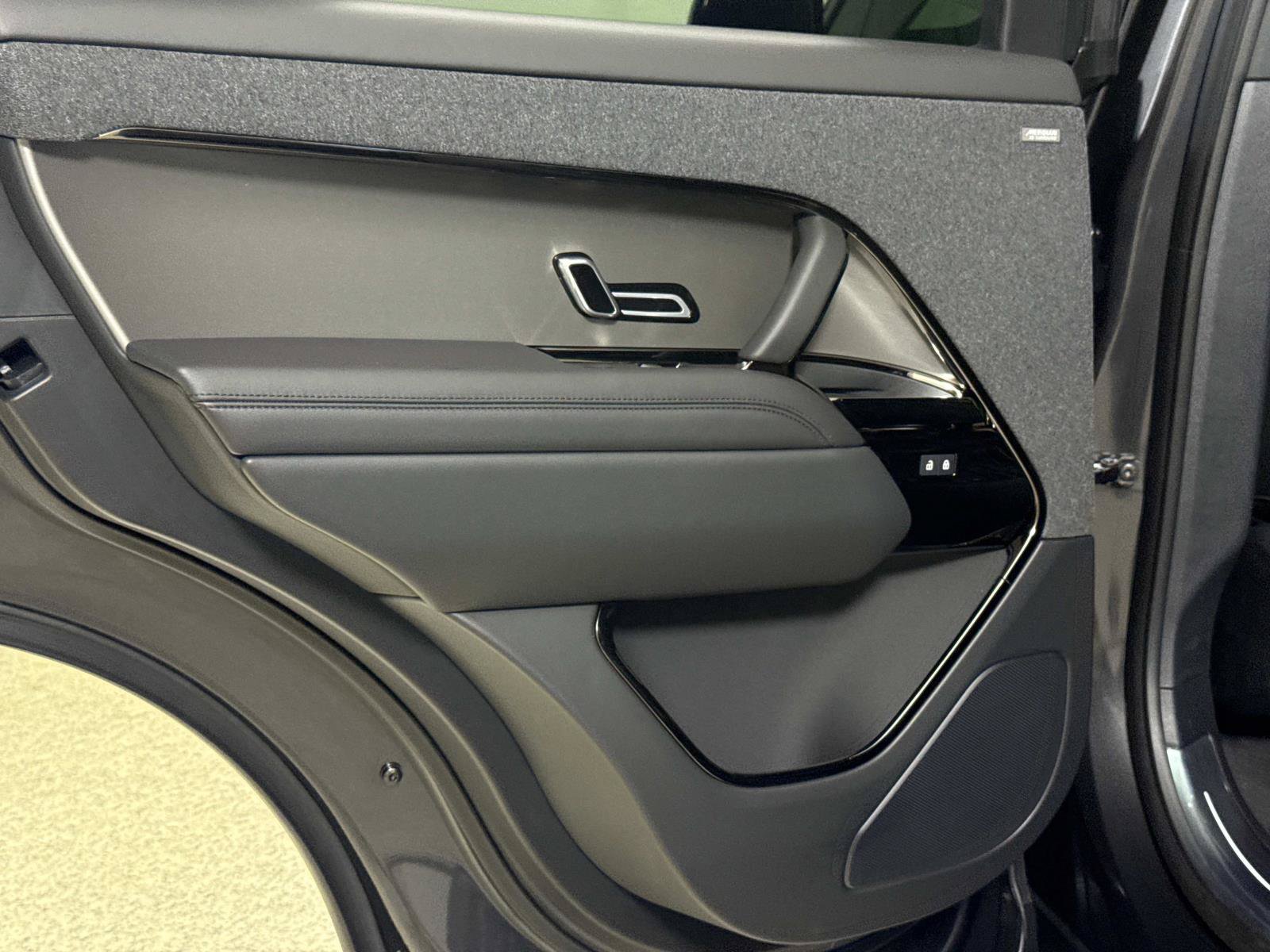 New 2026 Land Rover Range Rover Sport SE AWD/4WD image 13