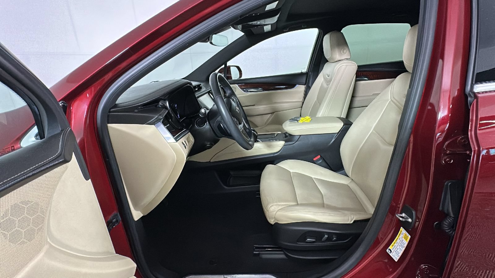 Used 2018 Cadillac XT5 Luxury w/ Driver Awareness Package AWD/4WD image 14