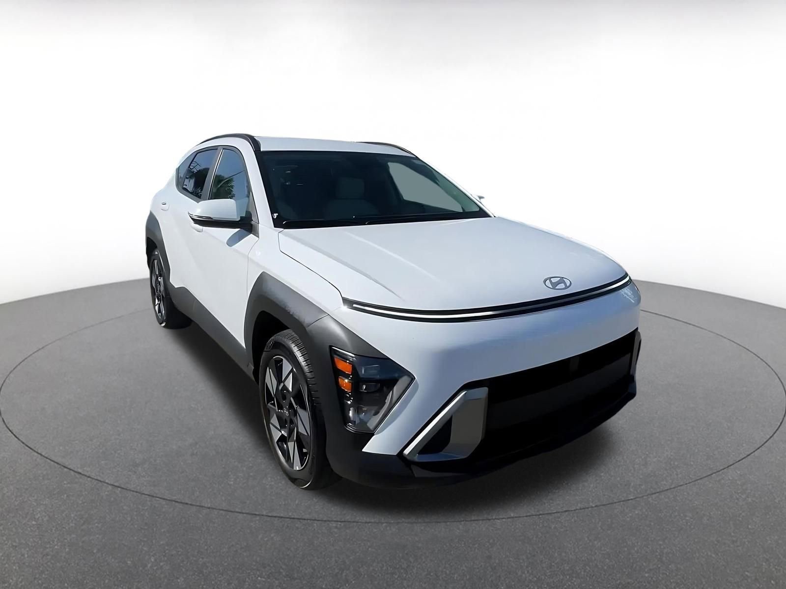 Used 2025 Hyundai Kona SEL FWD image 3