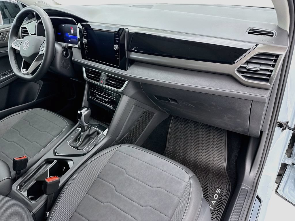 New 2026 Volkswagen Taos SE FWD image 15
