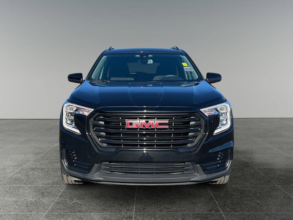 Used 2023 GMC Terrain SLE w/ Driver Convenience Package AWD/4WD image 3