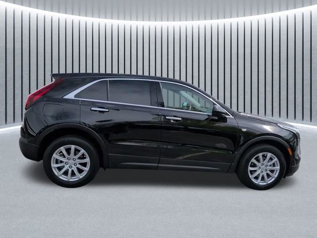 Certified 2022 Cadillac XT4 Luxury w/ Cold Weather Package FWD image 3