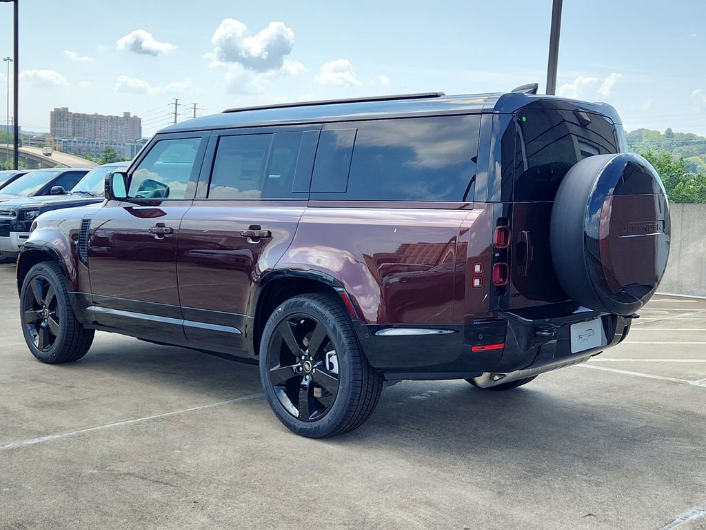 Used 2025 Land Rover Defender 130 X-Dynamic SE image 12