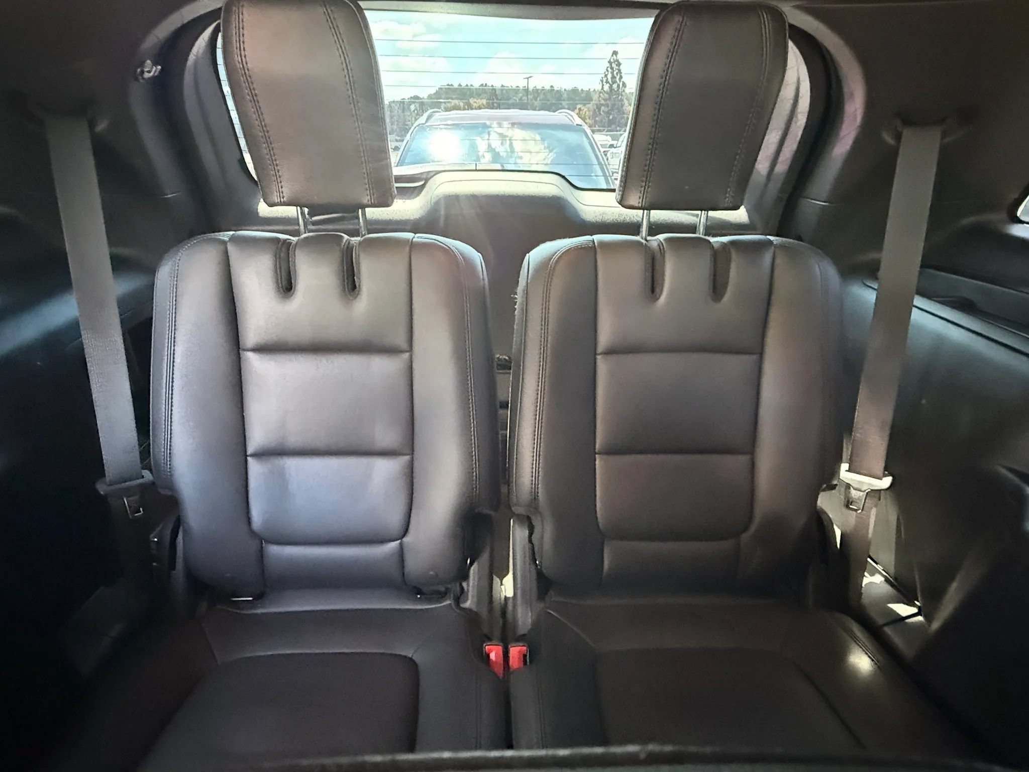 Used 2015 Ford Explorer XLT w/ Equipment Group 202B FWD image 21