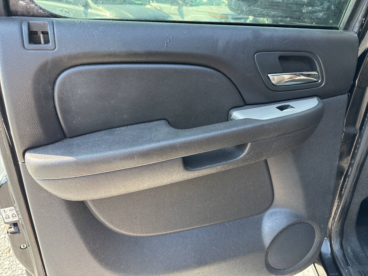 Used 2011 Chevrolet Suburban 2WD image 12