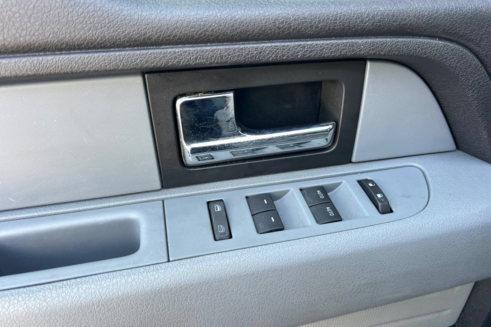 Used 2013 Ford F150 XLT w/ XLT Chrome Pkg AWD/4WD image 8