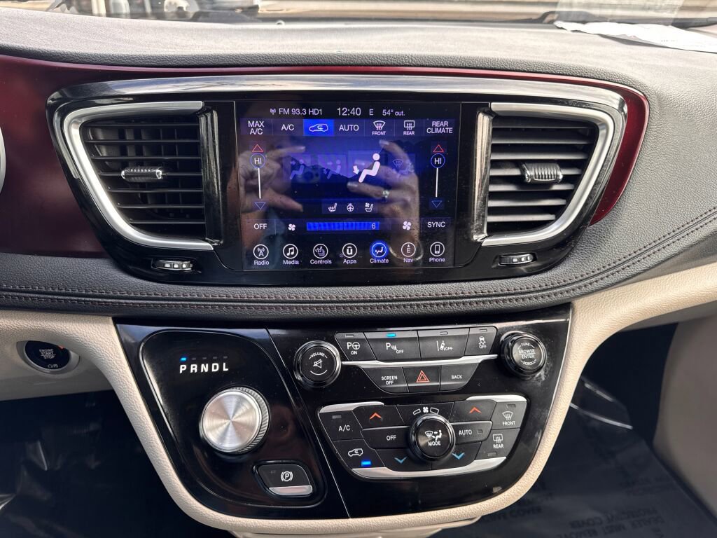 Used 2017 Chrysler Pacifica Limited FWD image 36