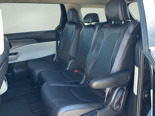 Used 2023 Kia Carnival LX FWD image 16