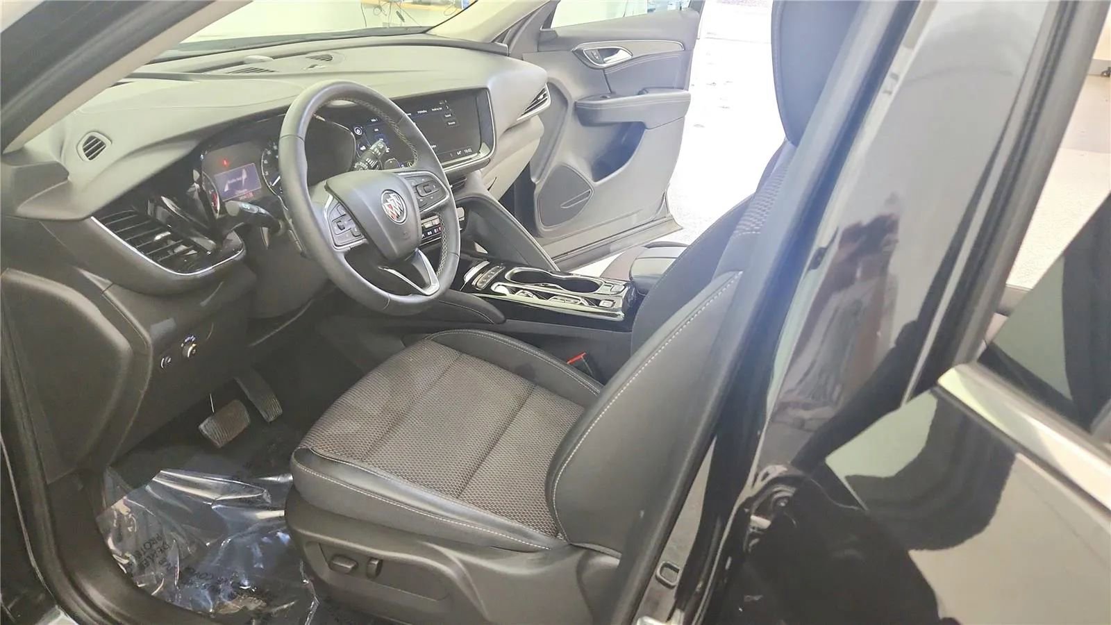 Used 2023 Buick Envision Preferred image 22