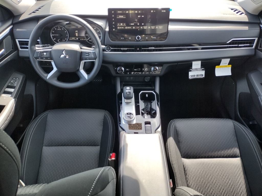 New 2026 Mitsubishi Outlander ES image 2