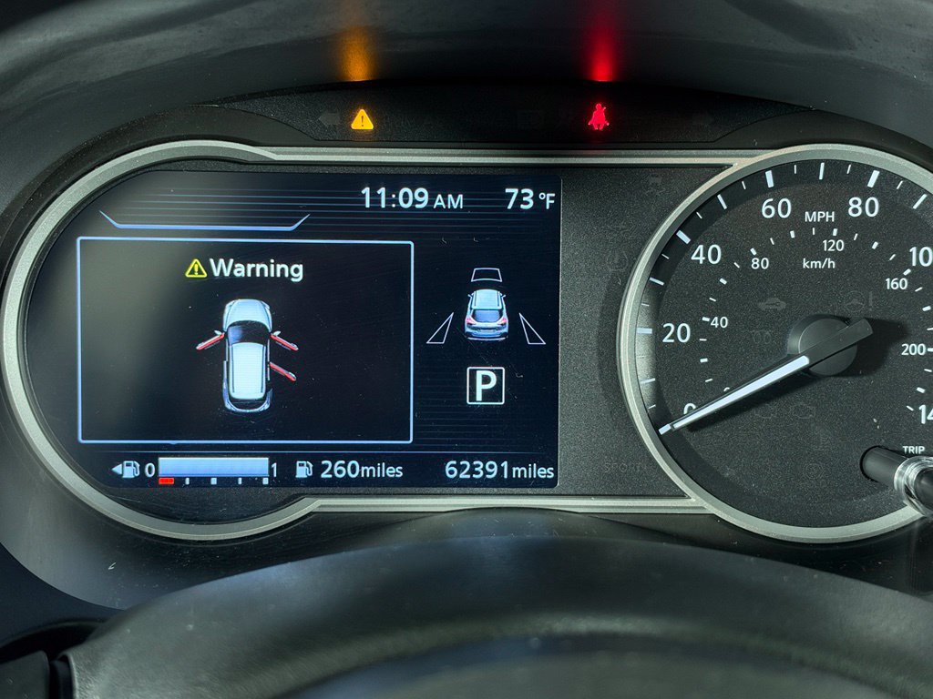 Used 2018 Nissan Kicks SR FWD image 15
