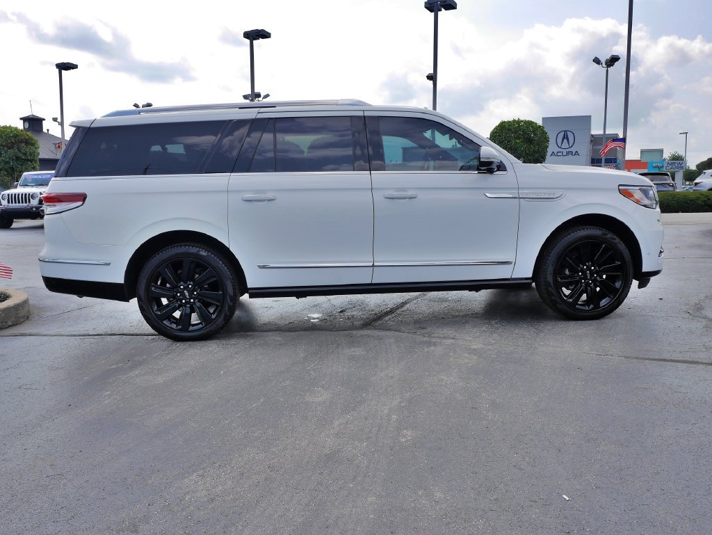 Used 2024 Lincoln Navigator L Reserve AWD/4WD image 4