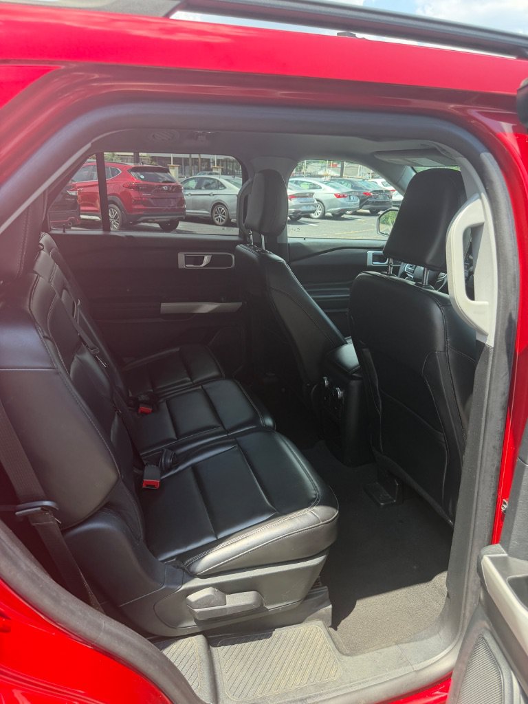 Used 2021 Ford Explorer XLT w/ Equipment Group 202A AWD/4WD image 30