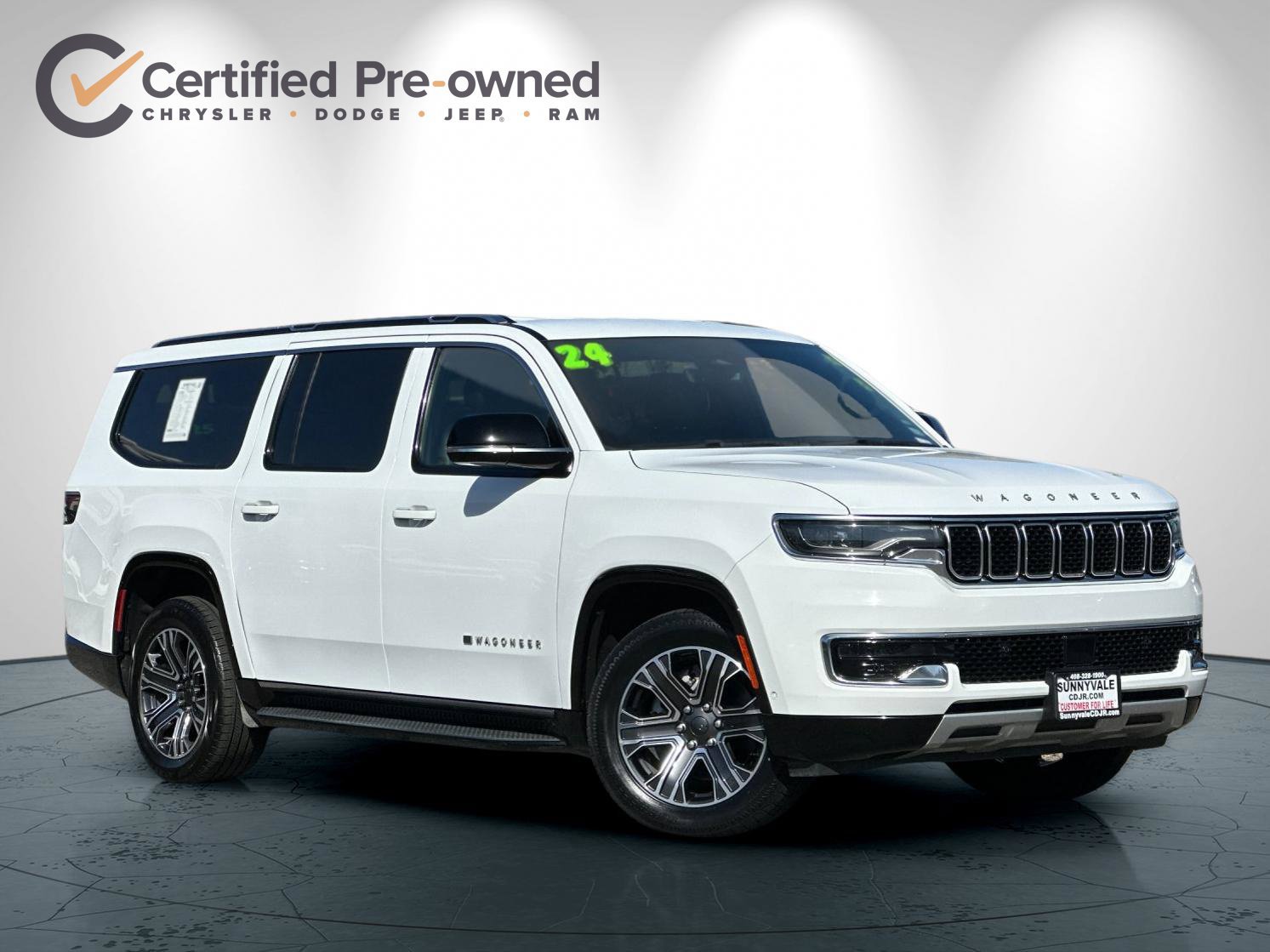 Used 2024 Jeep Wagoneer L Series II RWD image 2