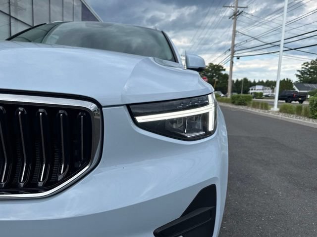 Certified 2025 Volvo XC40 B5 Core AWD/4WD image 8