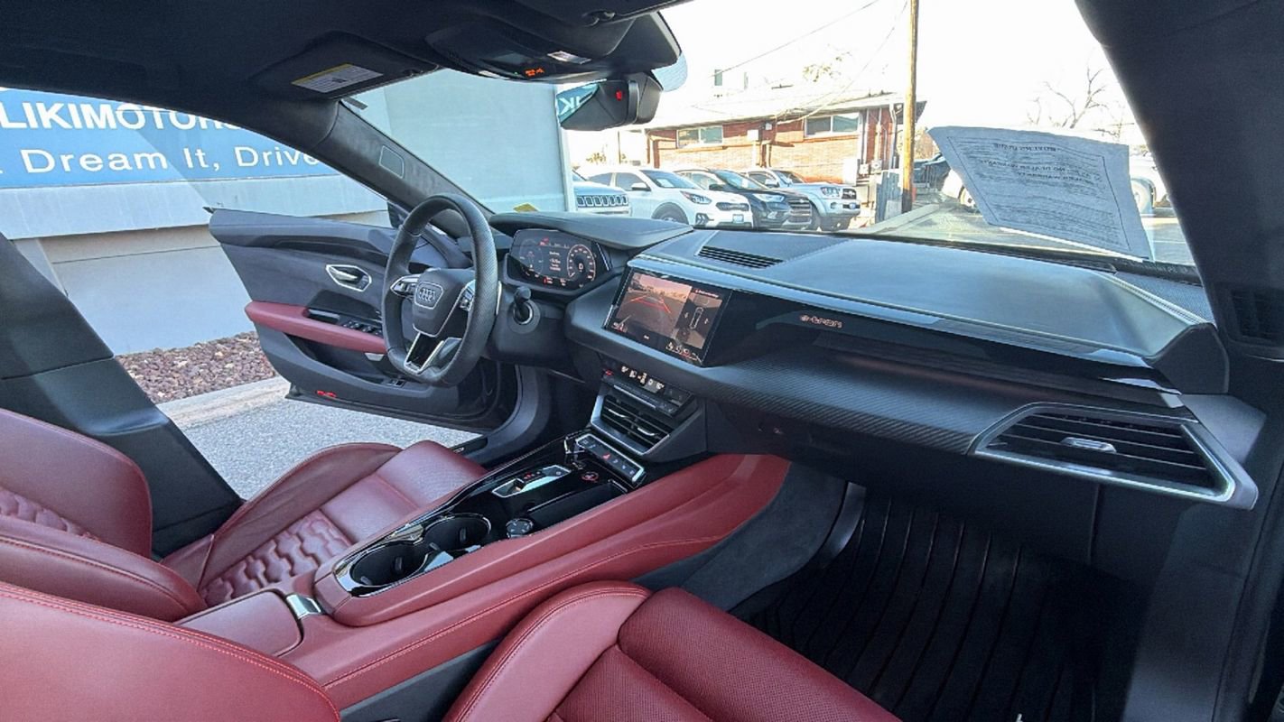 Used 2024 Audi e-tron GT Prestige w/ Prestige Package image 38