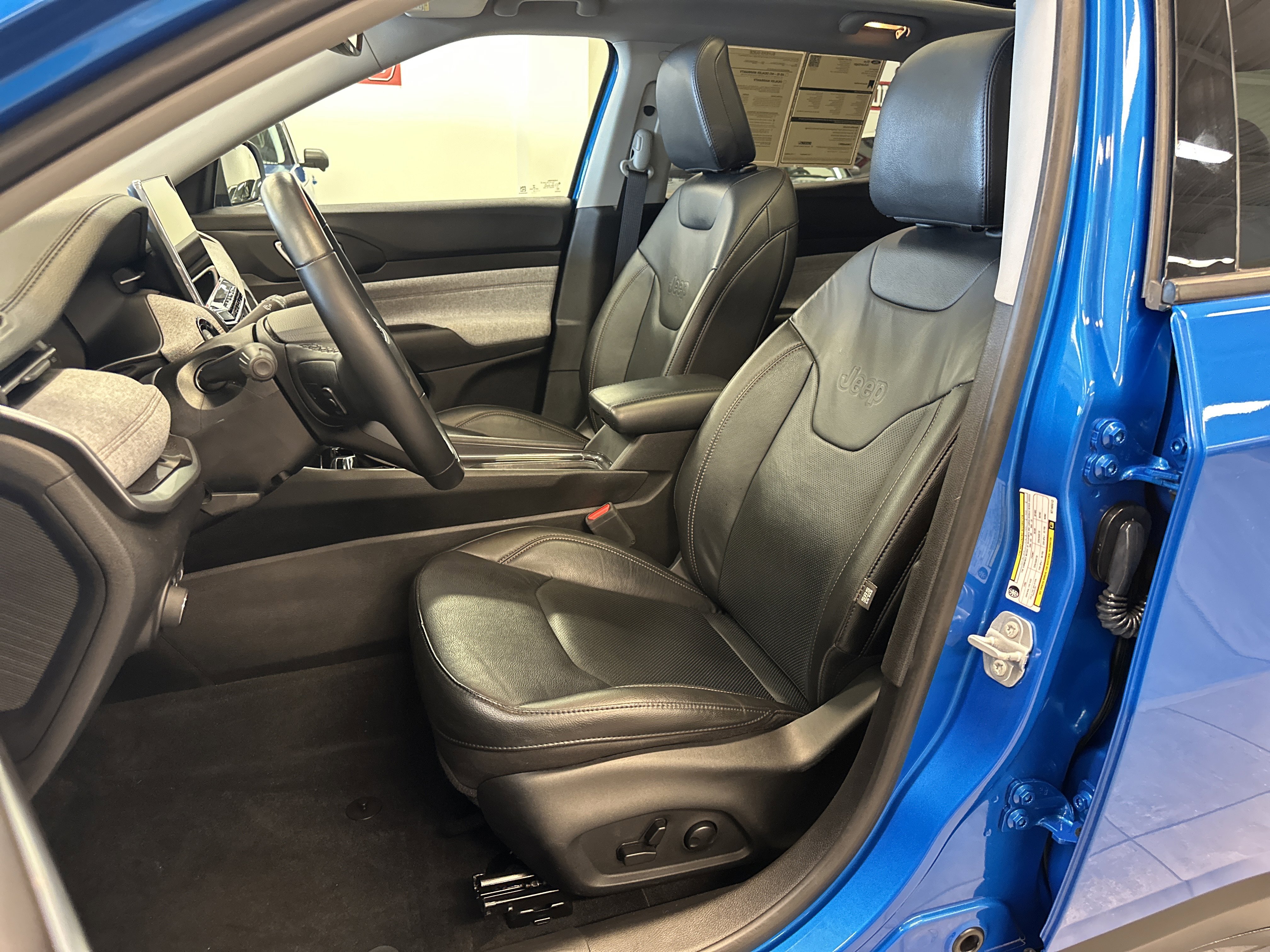 Used 2022 Jeep Compass Latitude w/ Sun and Sound Group image 5