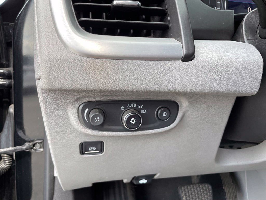 Used 2022 GMC Terrain SLT FWD image 13