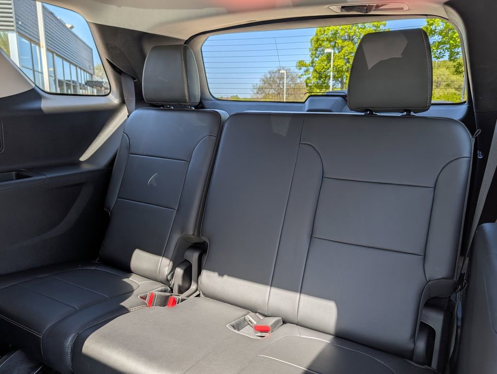 Used 2018 Chevrolet Traverse Premier w/ Redline Edition AWD/4WD image 29