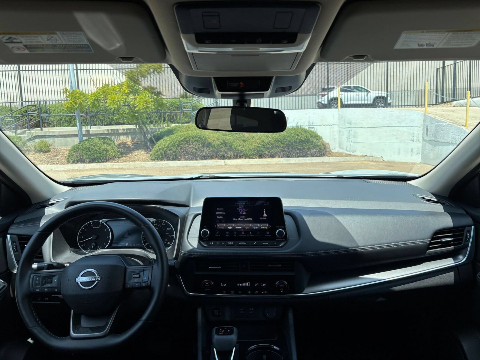 Used 2025 Nissan Rogue SV FWD image 35