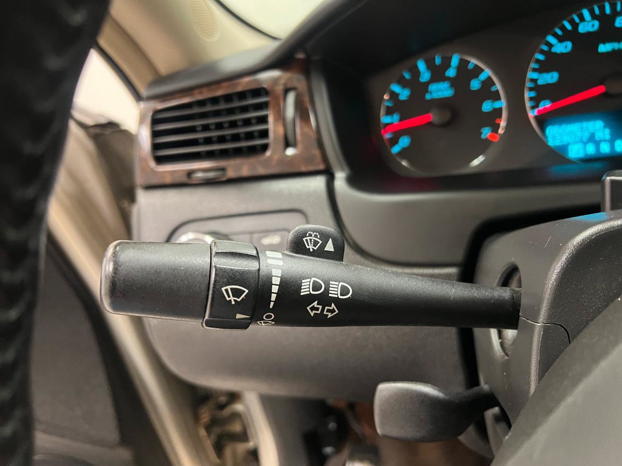 Used 2012 Chevrolet Impala LTZ FWD image 35