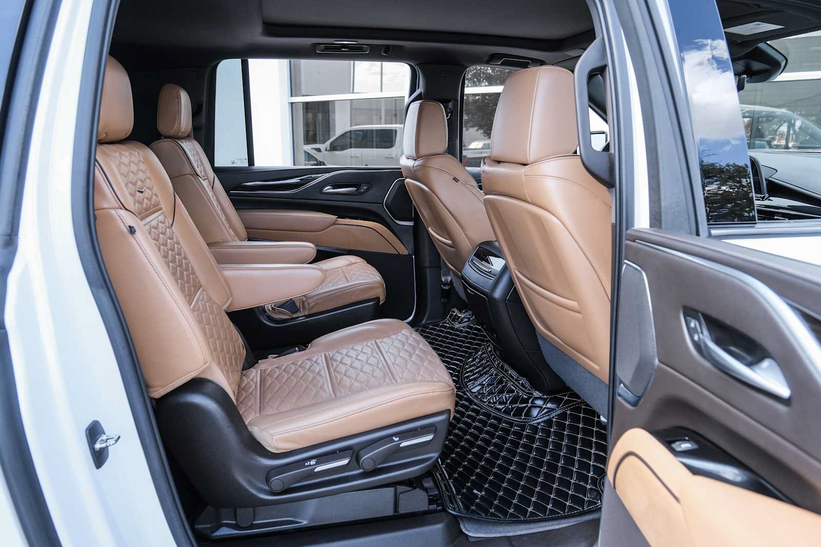 Used 2023 Cadillac Escalade ESV Sport w/ Touring Package AWD/4WD image 34