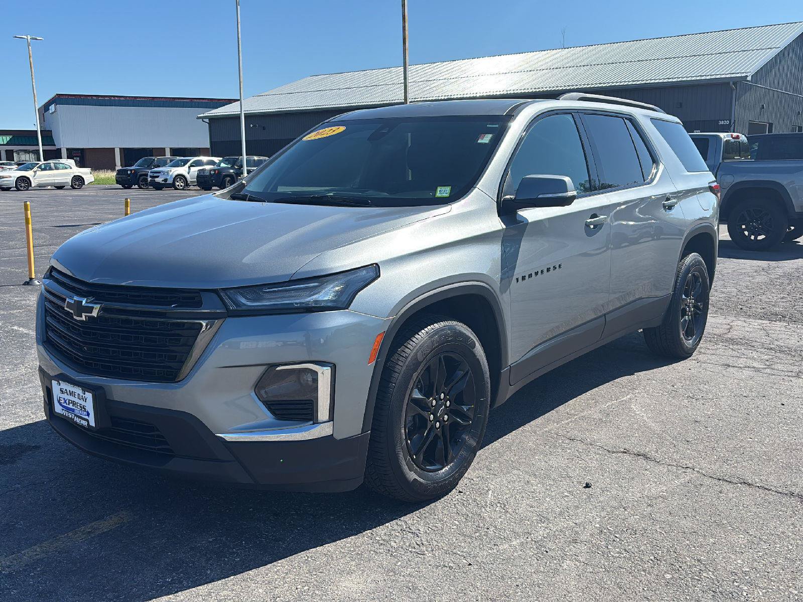 Used 2023 Chevrolet Traverse LT w/ Midnight/Sport Edition AWD/4WD image 3