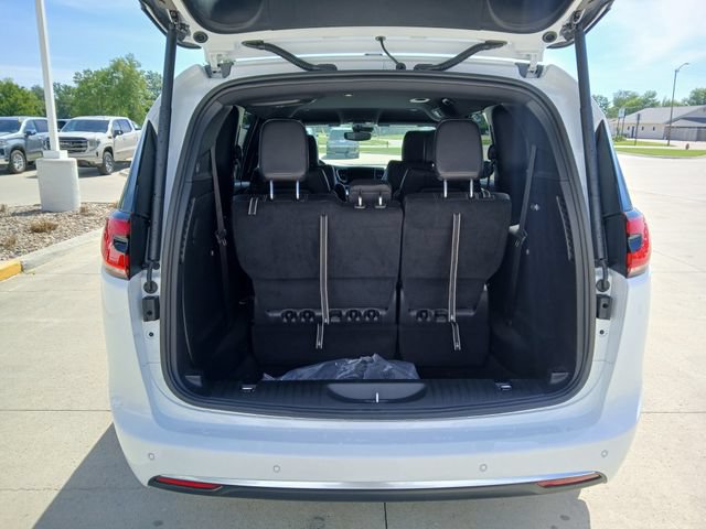 New 2027 Chrysler Pacifica Select FWD image 21