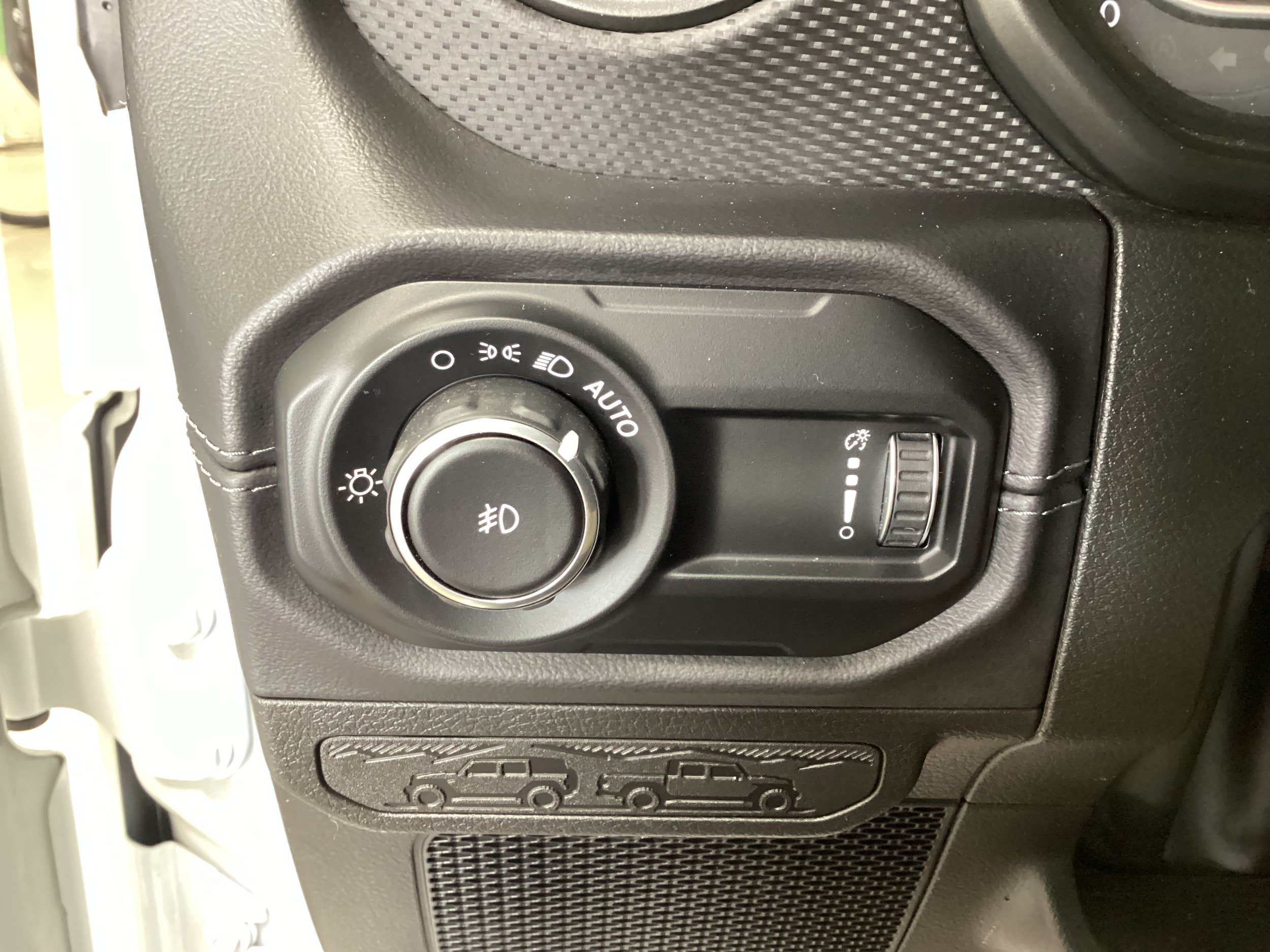 Used 2025 Jeep Wrangler Unlimited Rubicon w/ Convenience Group AWD/4WD image 17