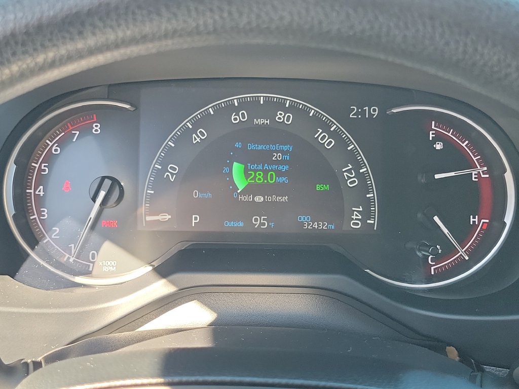 Used 2025 Toyota RAV4 XLE AWD/4WD image 27