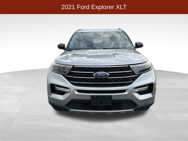 Used 2021 Ford Explorer XLT w/ Equipment Group 202A AWD/4WD image 2
