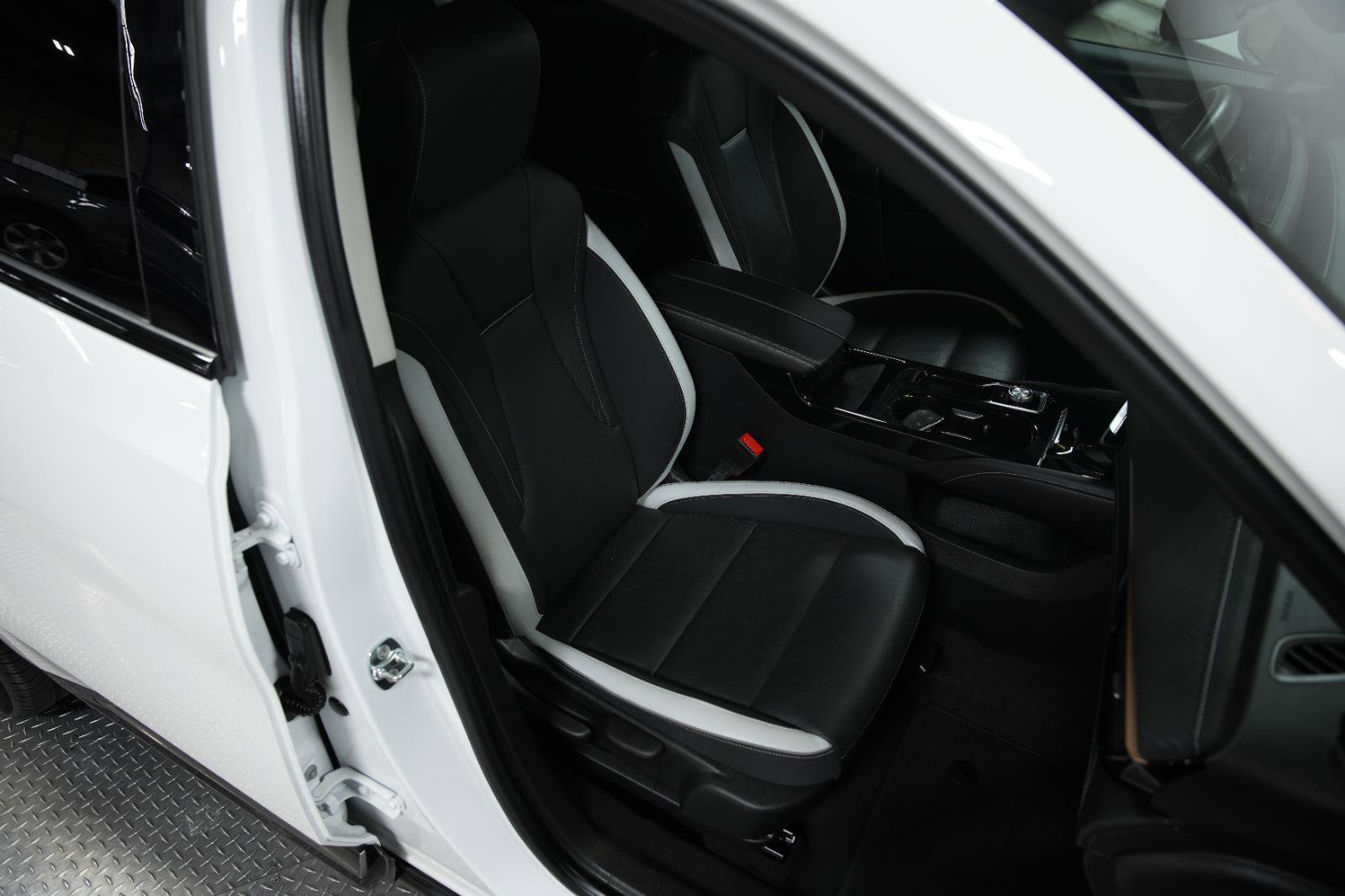 Used 2025 Buick Envision Sport Touring image 18