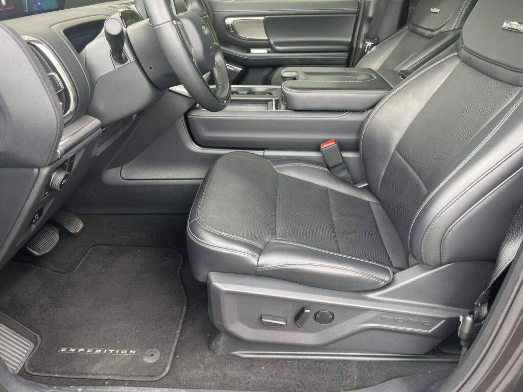Certified 2025 Ford Expedition Platinum AWD/4WD image 17